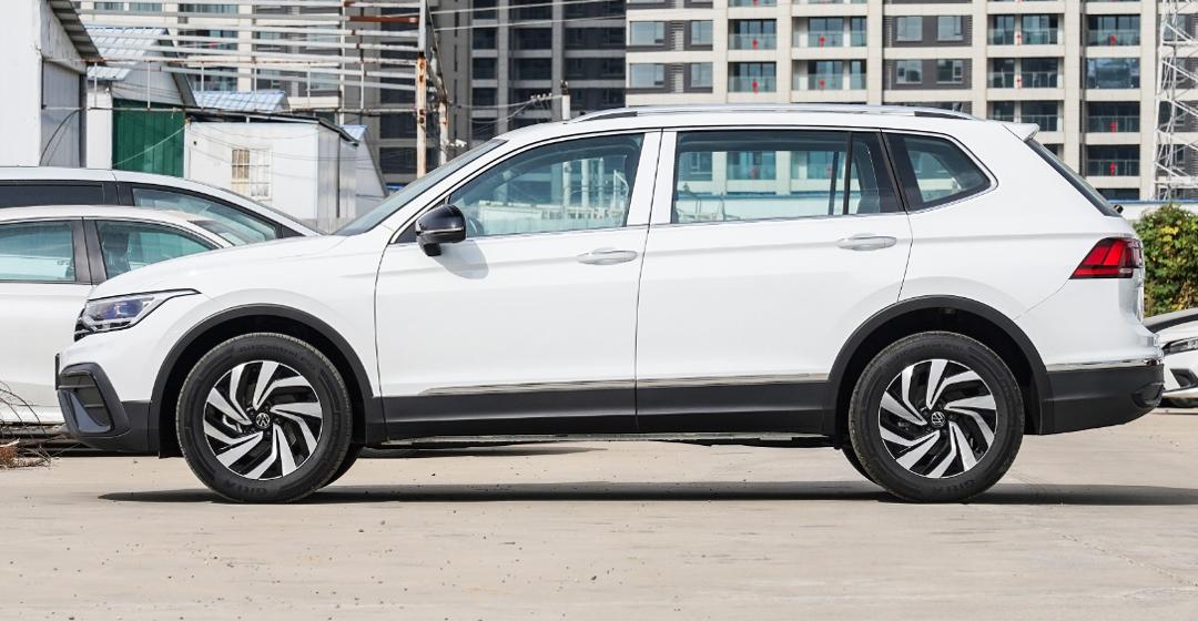 Tiguan 300 TSI Automatic 2WD version Top Full version