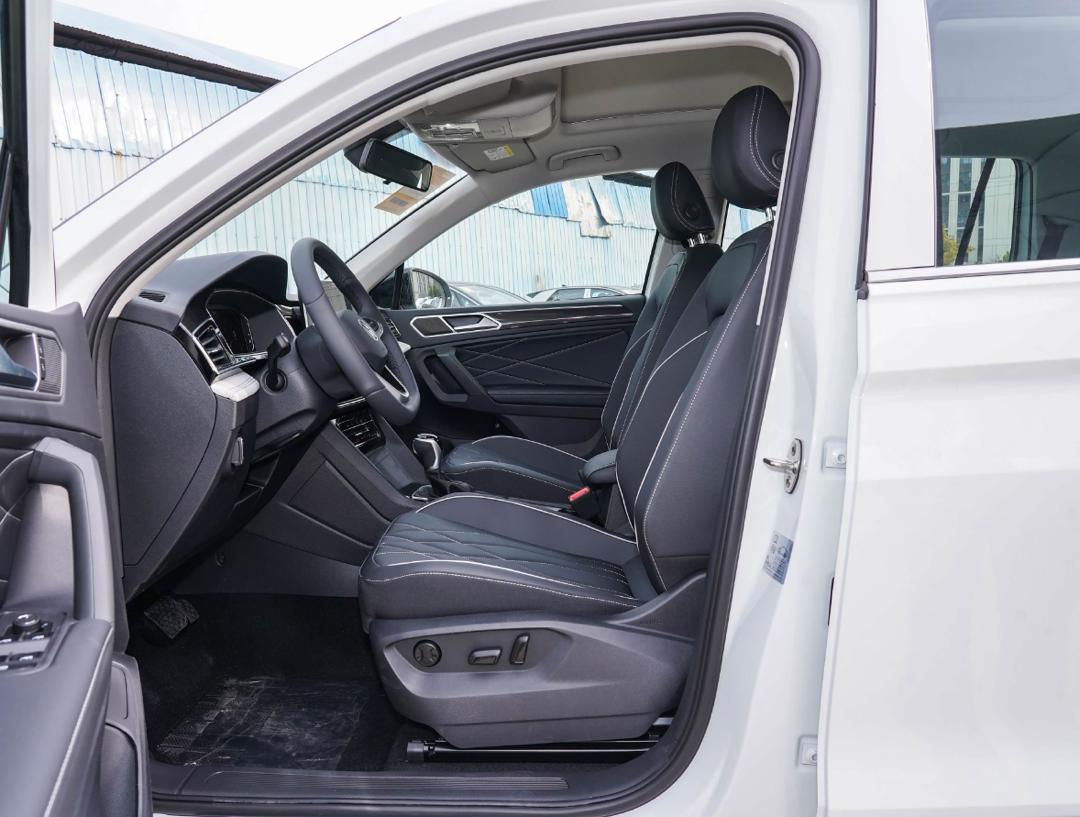 Tiguan 300 TSI Automatic 2WD version Top Full version